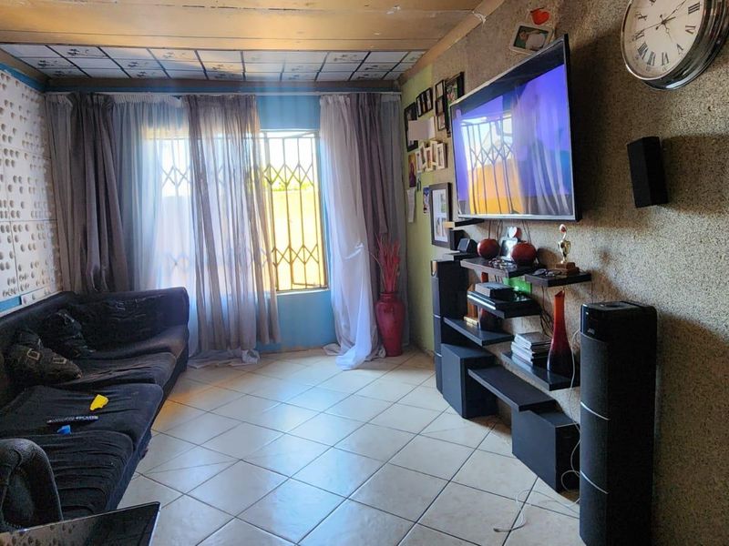 3 Bedroom House For Sale in Rosslyn Gardens - Photo 10