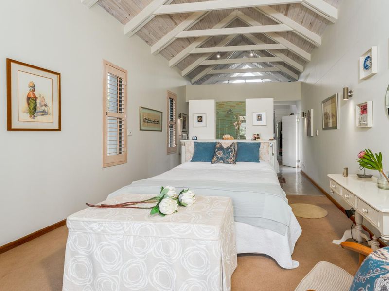 A Unique and bespoke haven of tranquility which is perfectly poised in a wind free position to deliver an unparallelled lifestyle beyond all imagination - Photo 10