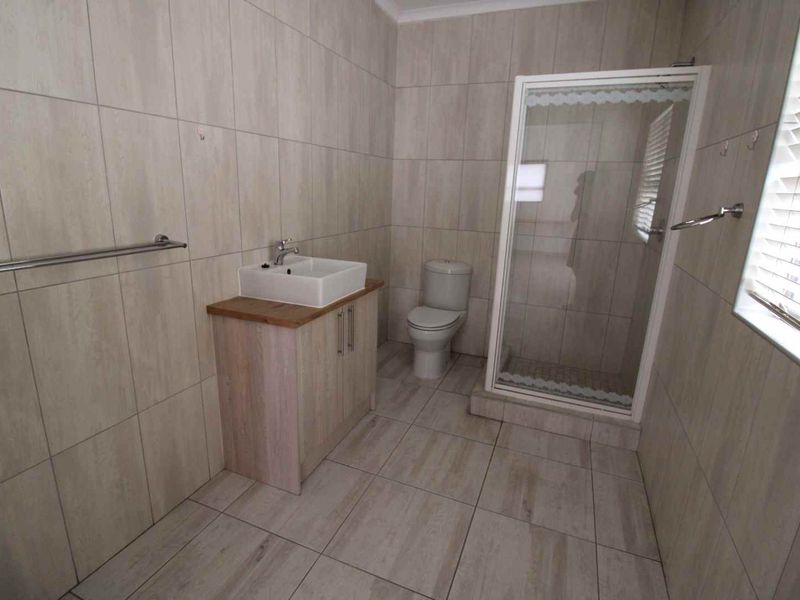 Well located on busy street close to schools. Perfect to Trade and stay. - Photo 10