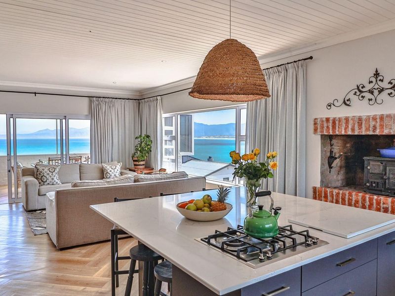Seaside Stunner in De Kelders - Photo 10