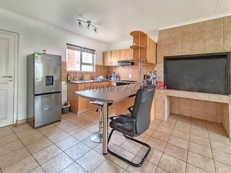 Meersig, Walvis Bay:  3 Bedr Unit in Meersig Heights is for Sale - Photo 5