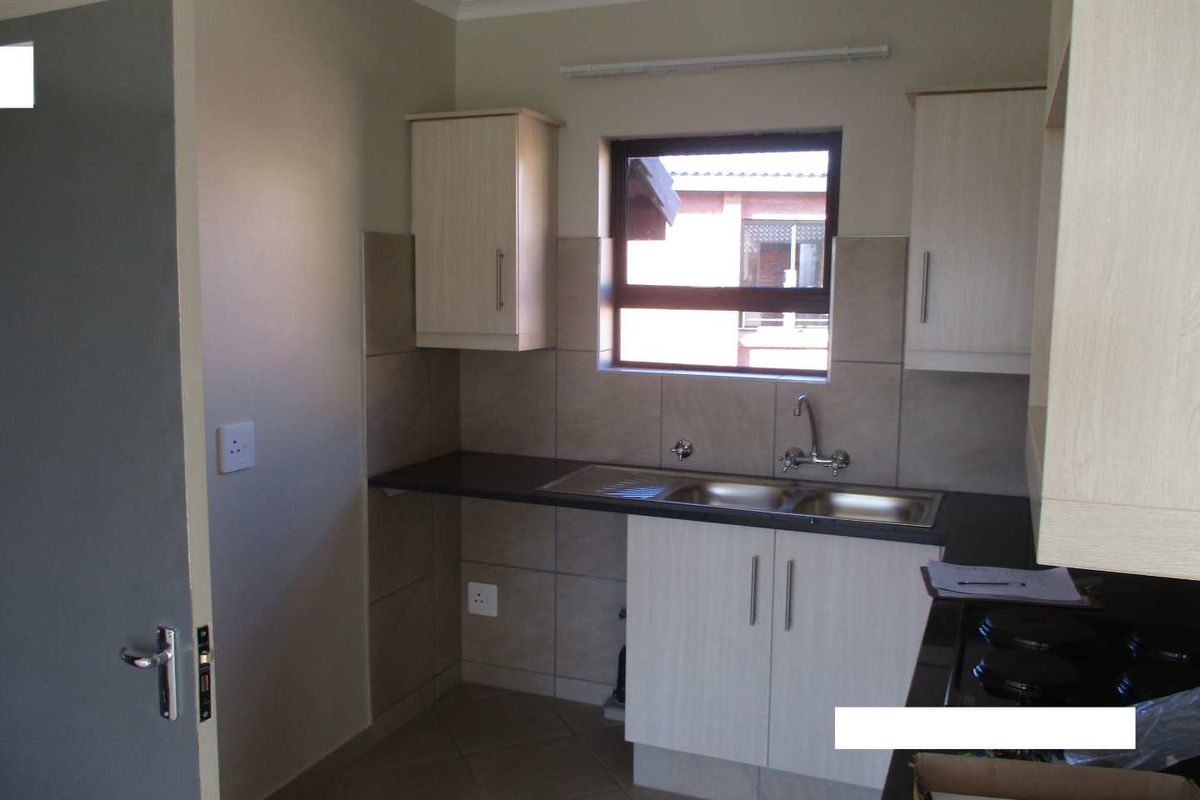 2 BEDROOM FLAT TO RENT IN PHILIP NEL PARK - Photo 2