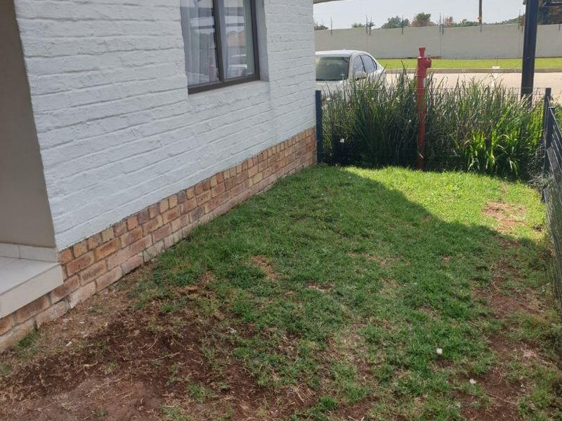 Cozy two-bedroom ground floor apartment for sale in Brentwood Park, Benoni - Photo 2