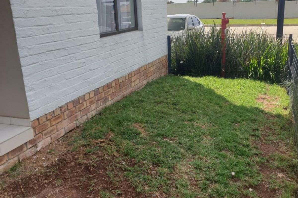 Cozy two-bedroom ground floor apartment for sale in Brentwood Park, Benoni - Photo 2