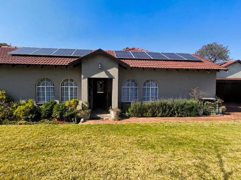Granny Flat & FREE electricity! - Photo 2