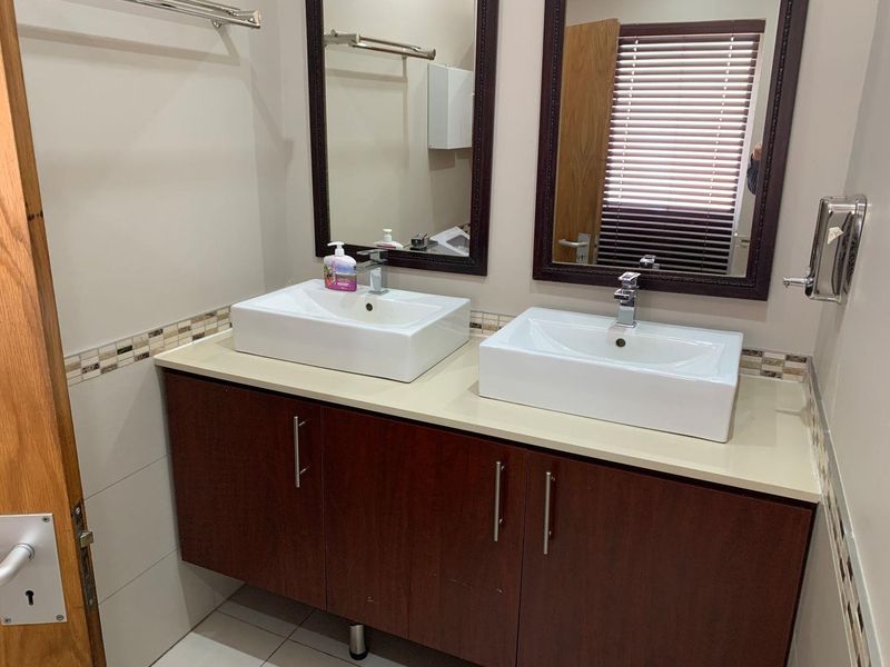 242m2 Rivonia Offices To Let - Photo 8