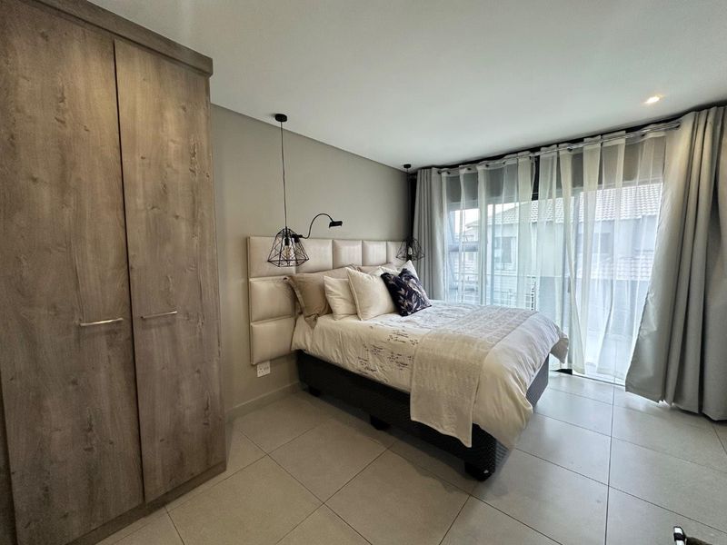 Luxurious Family Living: Spacious Home in Secure Complex - Photo 10