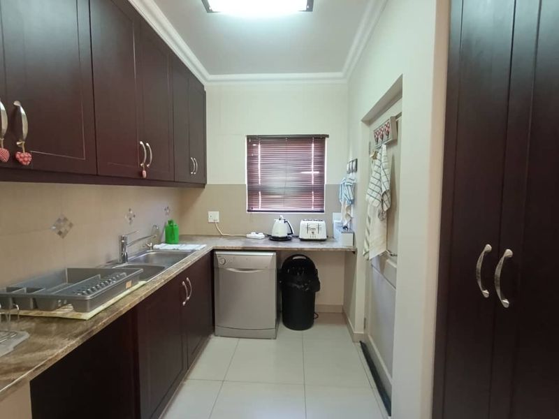 Townhouse with Sea View - Photo 5