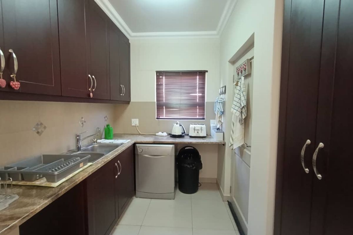 Townhouse with Sea View - Photo 5