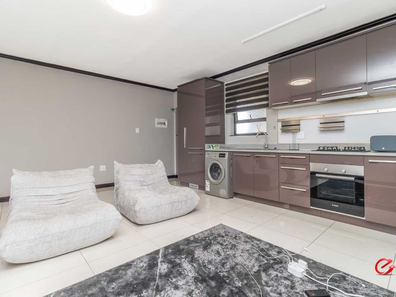 Luxury Apartment with Tenant in Prime Location - Photo 5