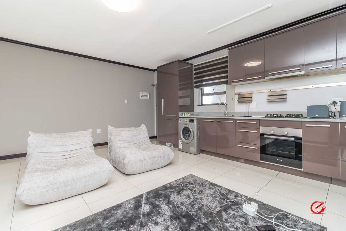 Luxury Apartment with Tenant in Prime Location - Photo 5