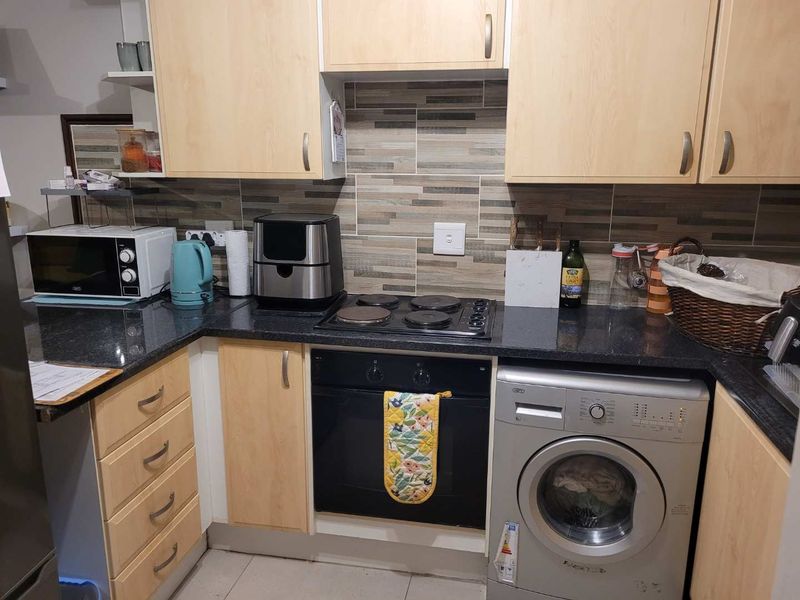 SECURE GROUND FLOOR UNIT! - Photo 7