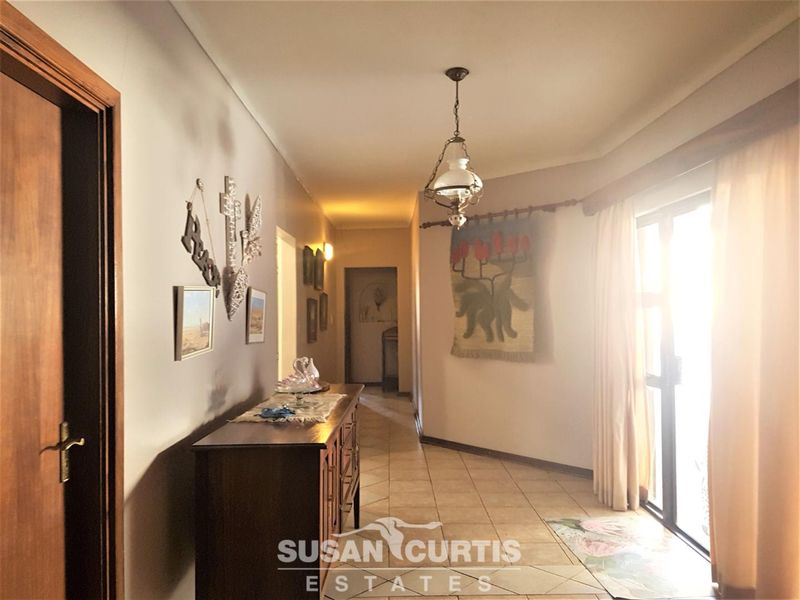 Family Home - Photo 6