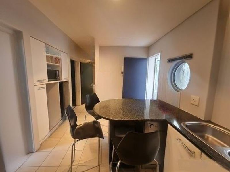 HATFIELD - 2 BEDROOM APARTMENT WALKING DISTANCE TO PRETORIA UNIVERSITY - Photo 9