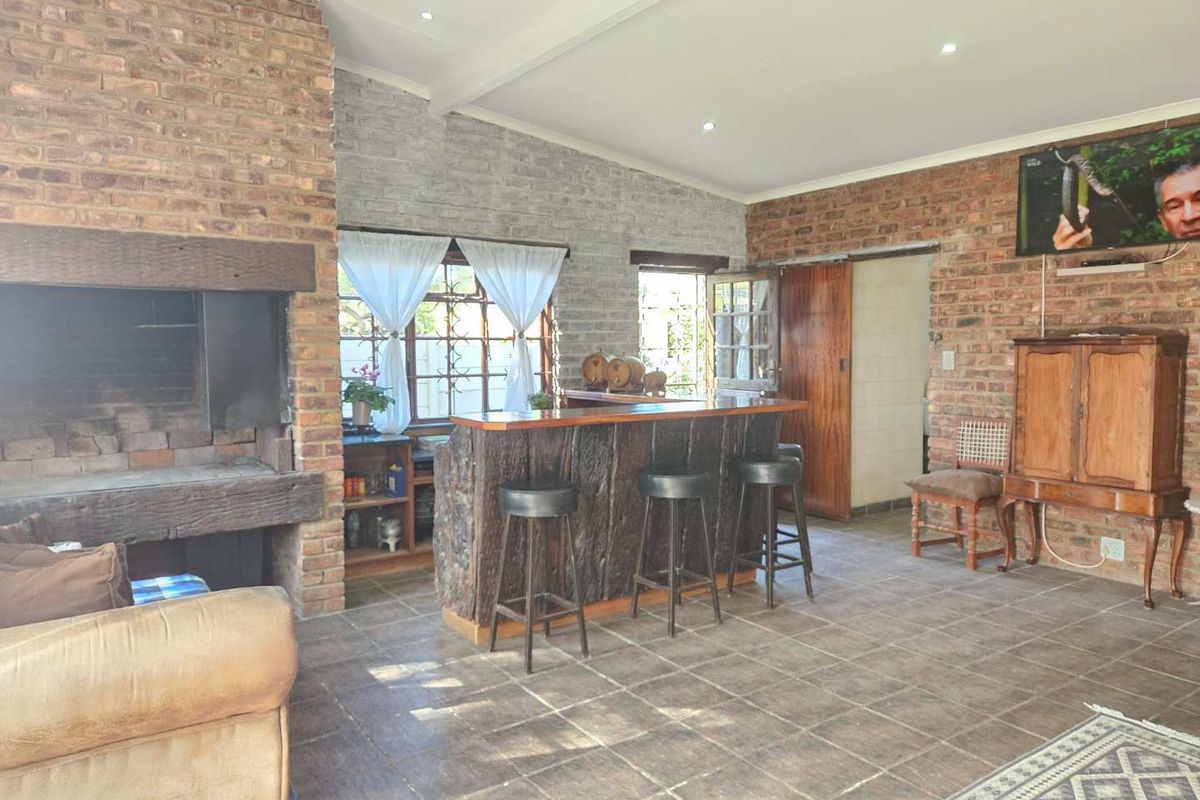 5 Bedroom home for sale in Fairbridge Heights, Uitenhage - Photo 5