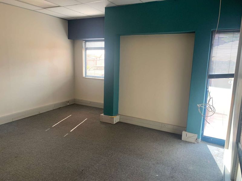 388m2 Office Space To Let | 39 Empire Road, Parktown - Photo 3