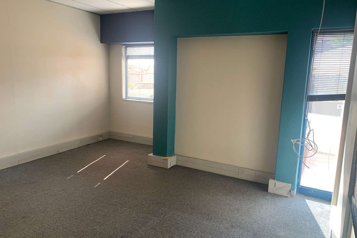 388m2 Office Space To Let | 39 Empire Road, Parktown - Photo 3