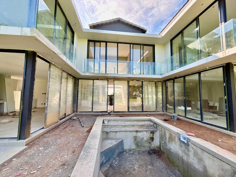 Newly Built Contemporary 5-Bedroom Masterpiece in Copperleaf Golf Estate - Photo 5