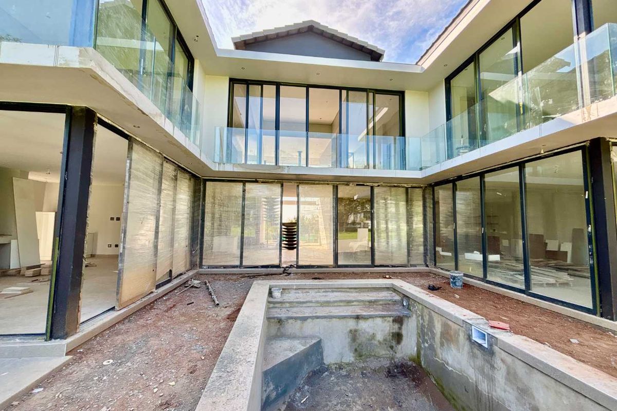 Newly Built Contemporary 5-Bedroom Masterpiece in Copperleaf Golf Estate - Photo 5