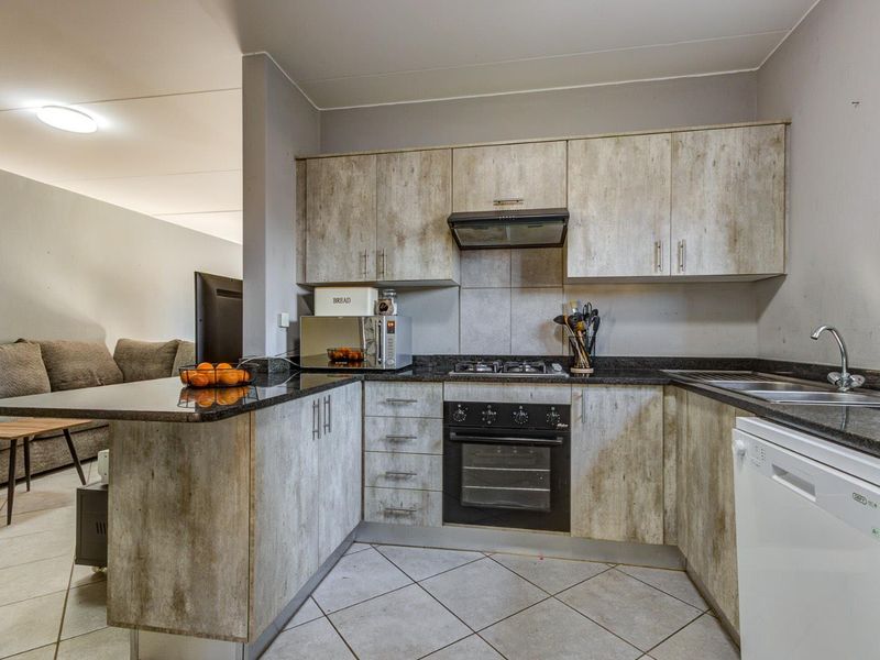 MODERN GROUND FLOOR UNIT with ENERGY SAVING FEATURES and PET FRIENDLY TOO! - Photo 3