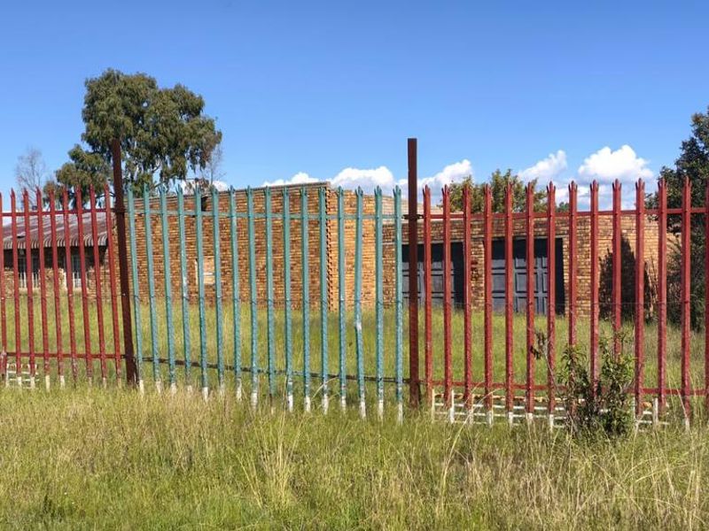 An excellent investment opportunity to transform this spacious 3-bedroom home into your ideal property. - Photo 4