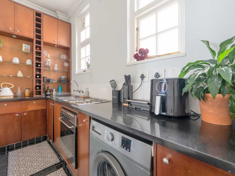 Own a Piece of Cape Town’s History in Victoria Court - Photo 8