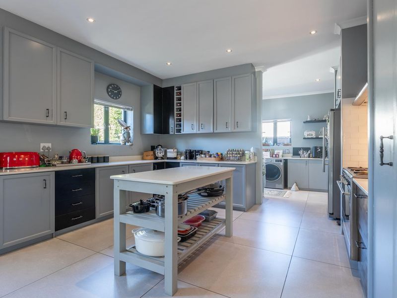 Beautifully Appointed Single-Level Home - Photo 8