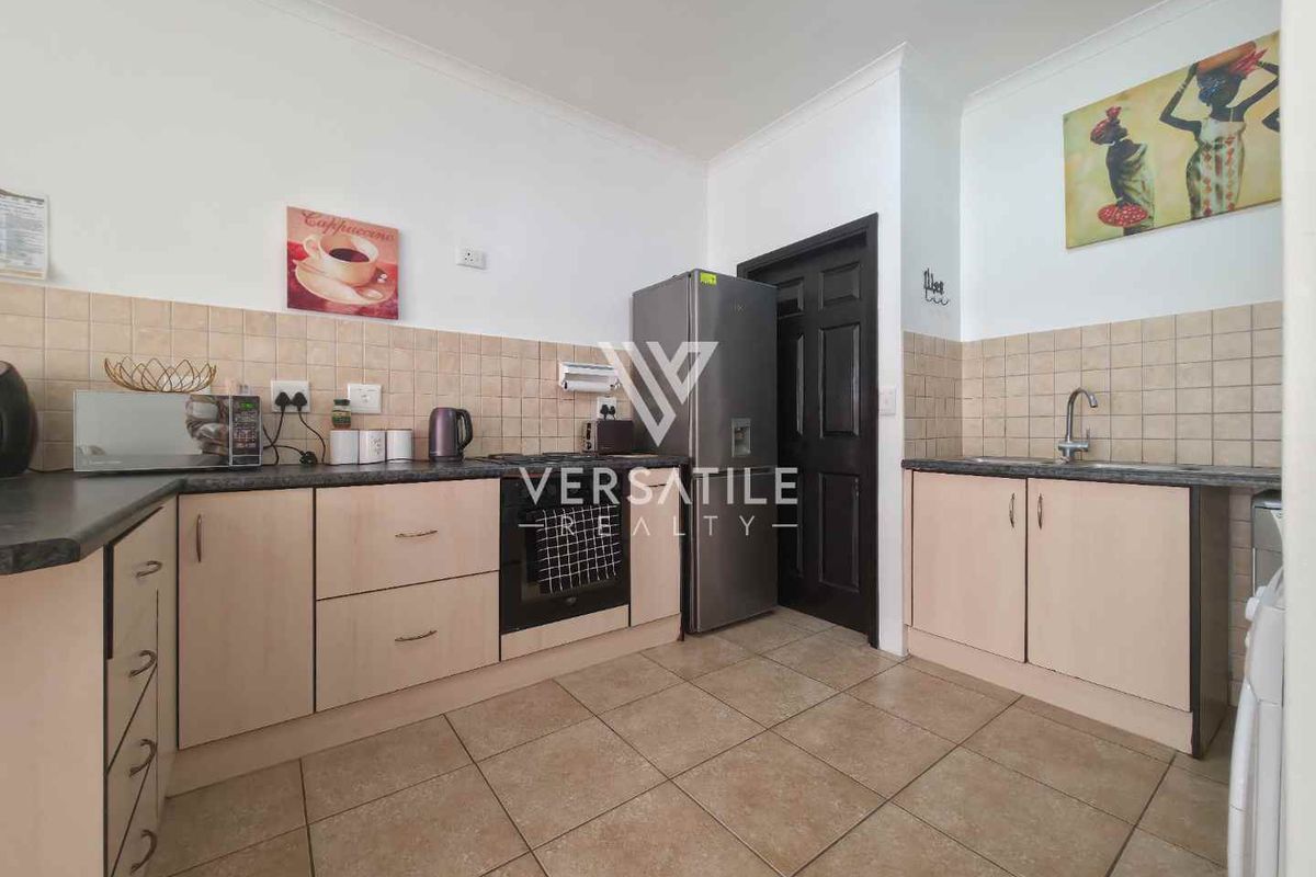 Town House For Sale - Photo 4