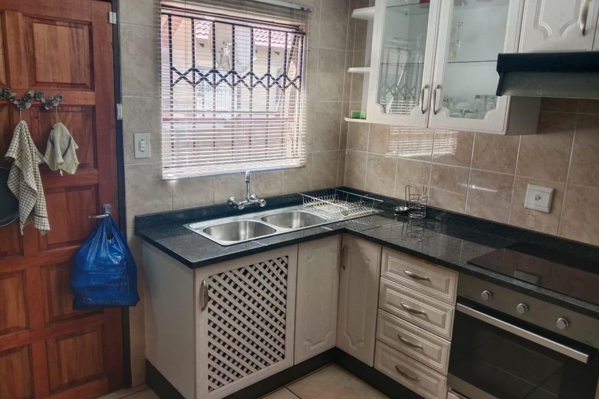 Beautiful and modern home - Photo 5