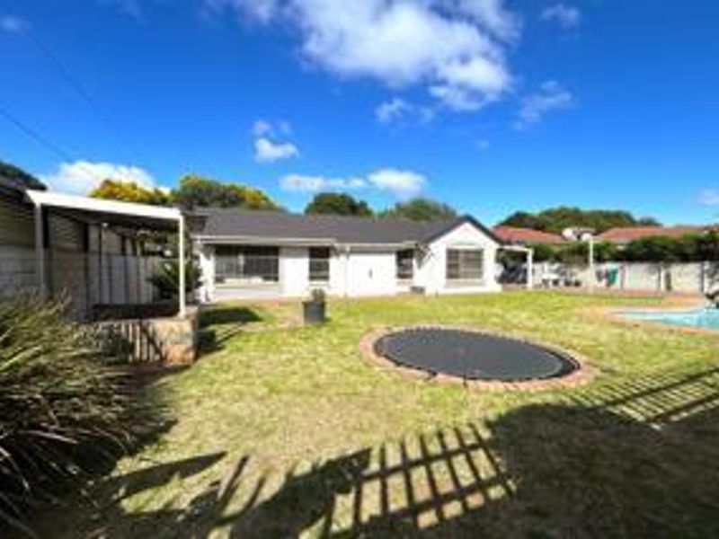 Spacious Three-Bedroom Home with Modern Amenities in Mayberry Park, Alberton - Photo 4
