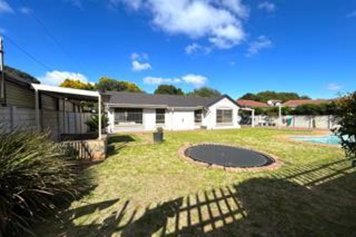 Spacious Three-Bedroom Home with Modern Amenities in Mayberry Park, Alberton - Photo 4