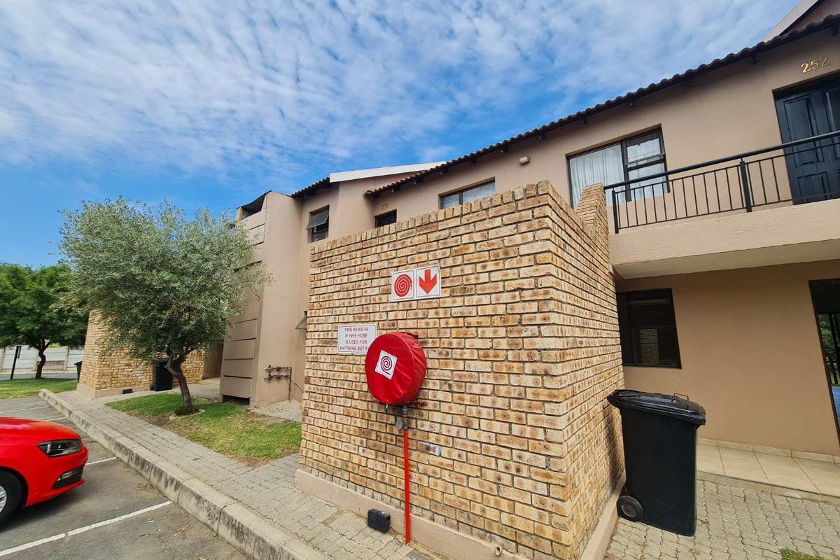 2 Bed 1 Bath First Floor Apartment for Rent - Photo 2