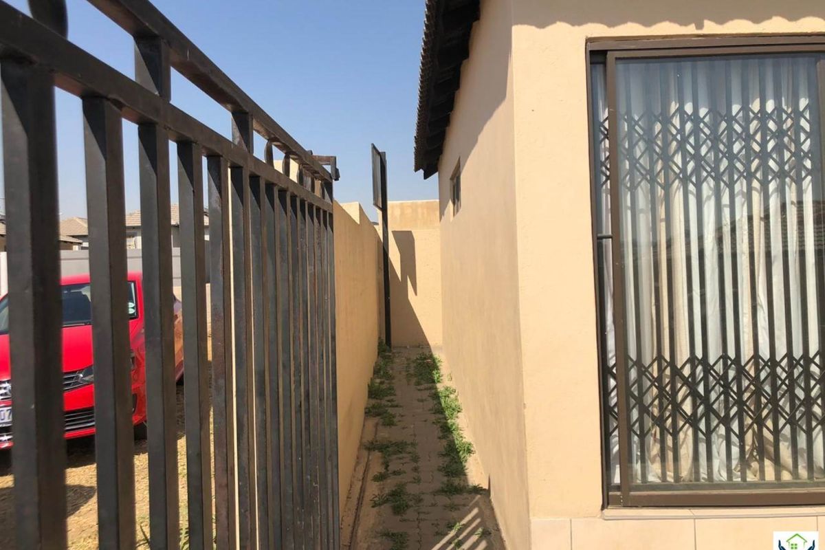 Riverside View - R 900000!! - Photo 2