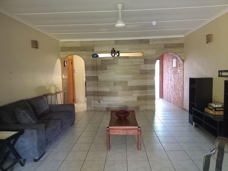 Exclusive Sole Mandate | Spacious Family Home in Veld en Vlei, Richards Bay| R1 600 000 - Photo 3