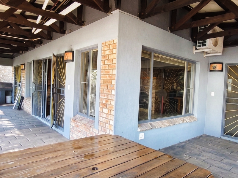 Immaculate Gem: Comfort, Style, and Functionality! - Photo 1
