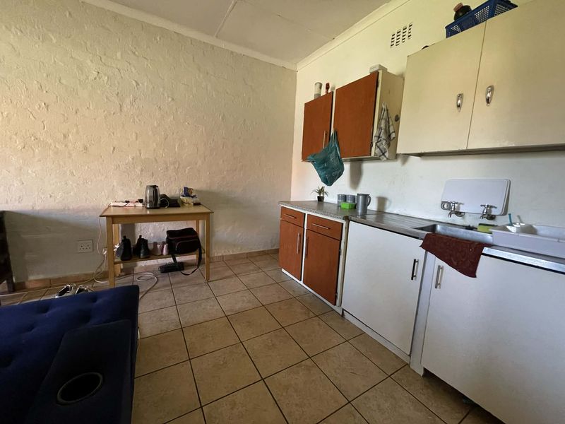 Family Home With 1 Bedroom Garden Cottage - Photo 8