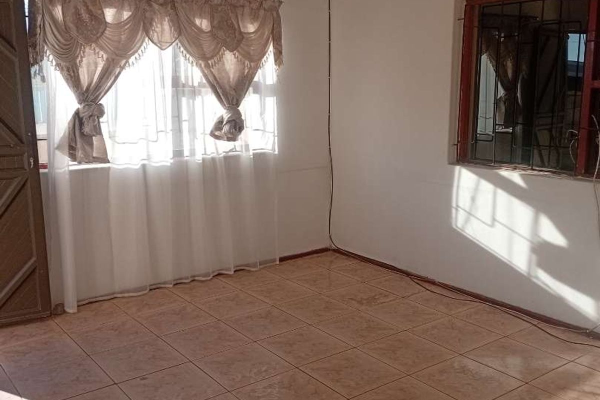 3 Bedroom House for Rent in Phakamisa, Khayelitsha - Photo 5