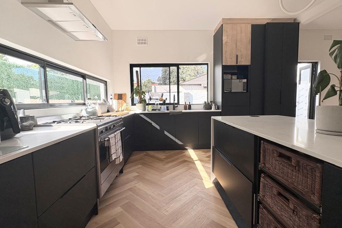 Renovated Three Bedroom Pet Friendly House - Claremont - Photo 3