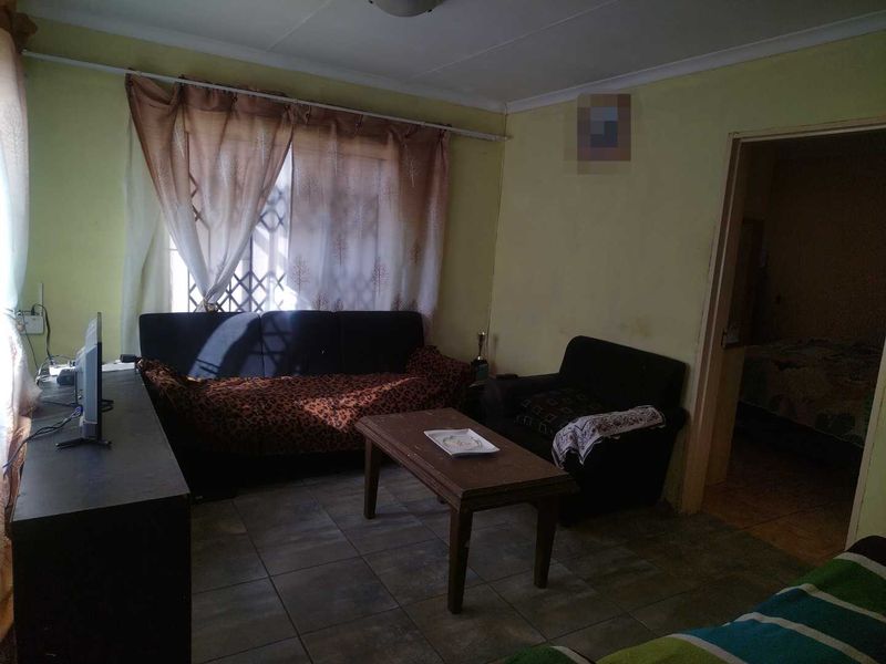 2 bedrooms house for sale in Soshanguve VV - Photo 10