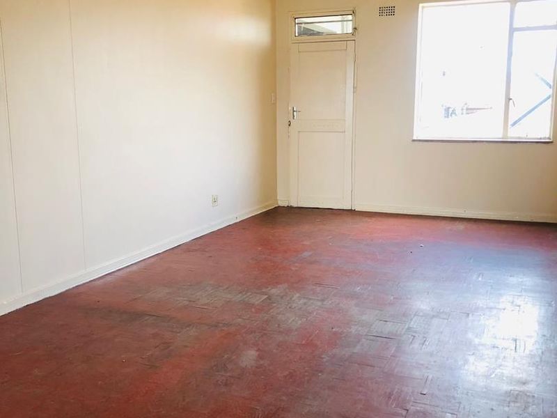 Explore Ideal Living: Security & Convenience Combined! - Photo 3