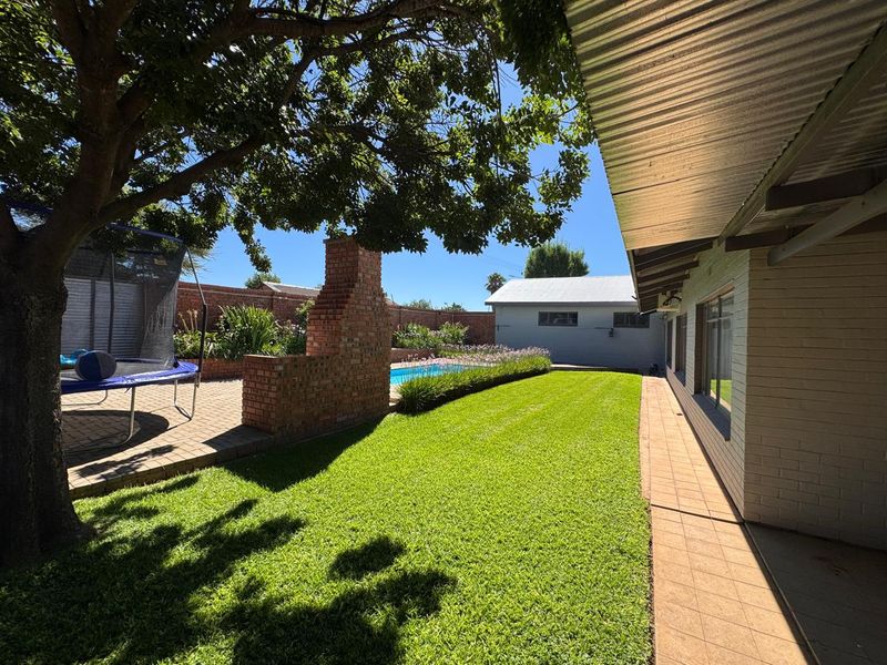 Charming Newly Renovated Home with Income-Generating Flat in Barkly West - Photo 3