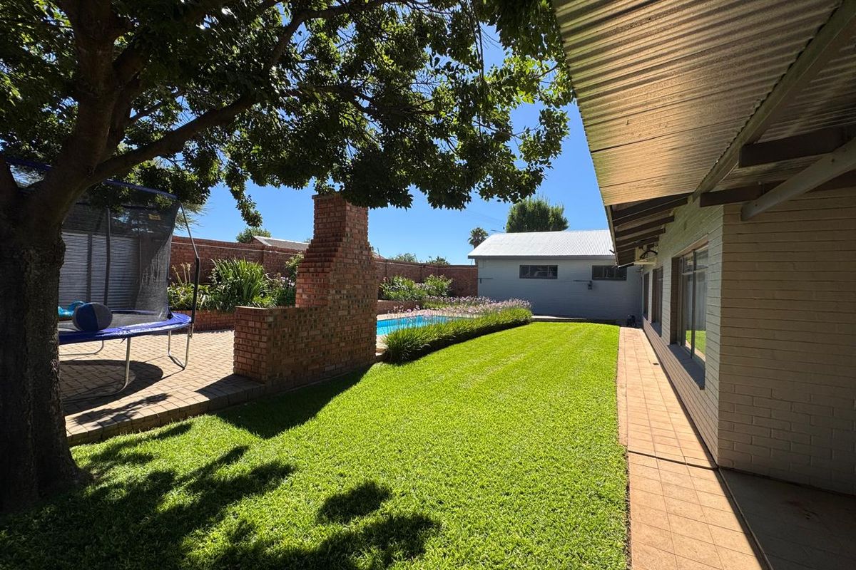 Charming Newly Renovated Home with Income-Generating Flat in Barkly West - Photo 3