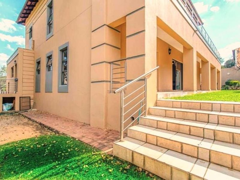 Luxury Family Living in Prestigious Khyalami AH, Midrand Welcome to this exceptional 4-bedroom home nestled in the highly sought-after and secure Khyalami AH - Photo 4