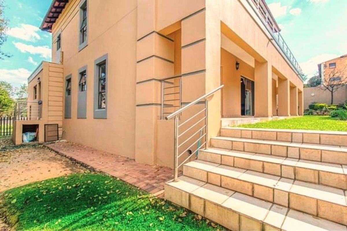 Luxury Family Living in Prestigious Khyalami AH, Midrand Welcome to this exceptional 4-bedroom home nestled in the highly sought-after and secure Khyalami AH - Photo 4