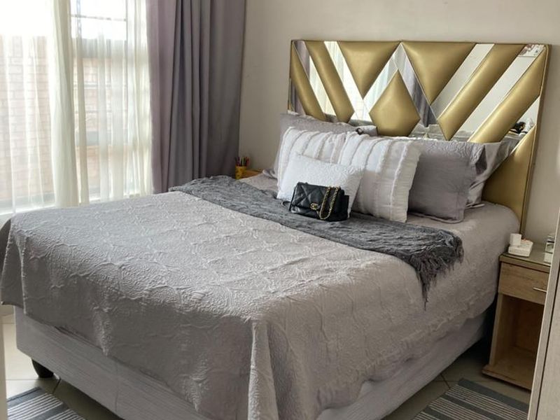 Your Dream Home: Elegant, Functional & Move-In Ready - Photo 8