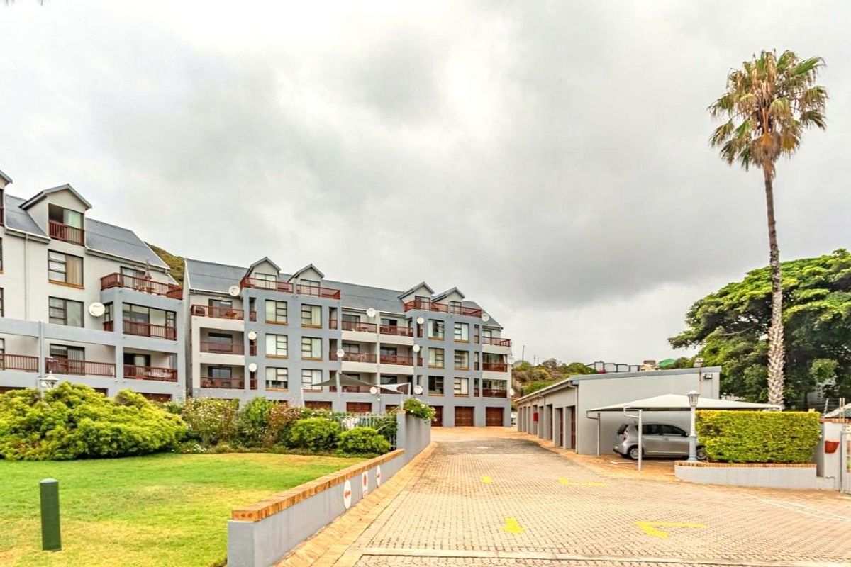 Coastal living 3 bedroom - Photo 2