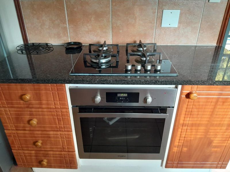 "Spacious Elegance: Immaculate Home with Double Garage!" - Photo 9