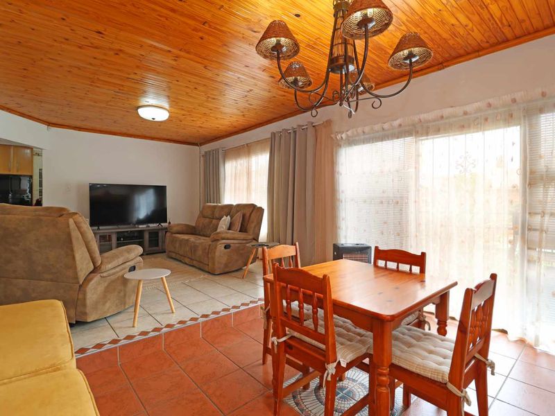 Versatile low Maintenance Family Home - Photo 9