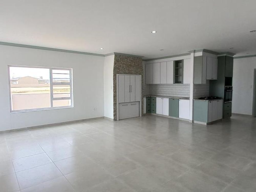 Open -plan kitchen/lounge/dining area