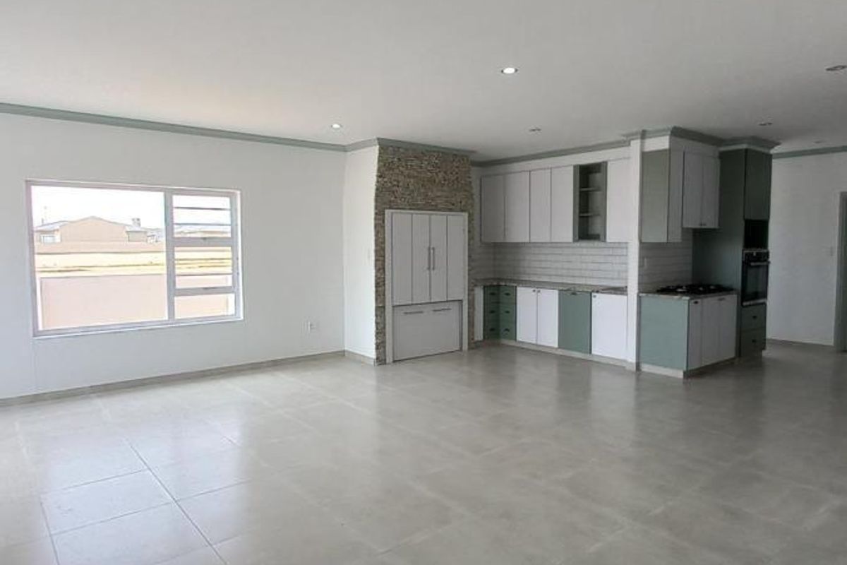 FOR SALE: MODERN 3-BEDROOM HOME WITH INDOOR BBQ , HENTIES BAY, NAMIBIA - Photo 3